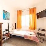 Sitges Beach Hostal * 시체스