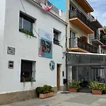 Sitges Beach Hostal * 시체스
