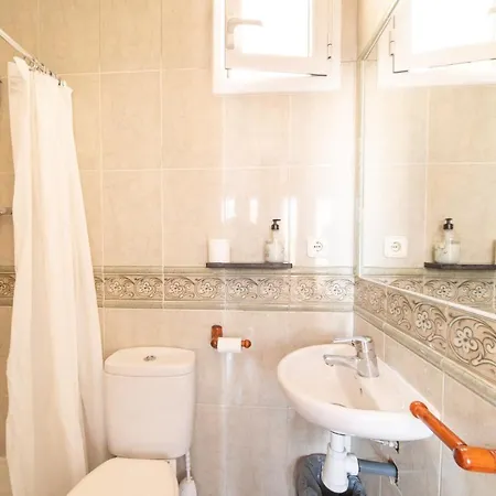 Sitges Beach Hostal Сиджес