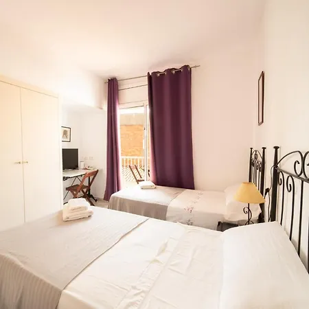 Sitges Beach Hostal Сиджес
