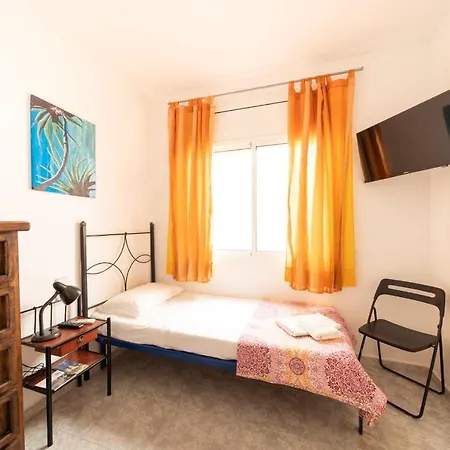 Sitges Beach Hostal * Сиджес