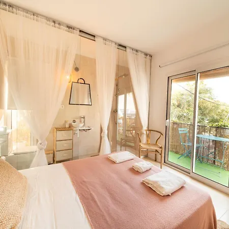 بيت ضيافة Sitges Beach Hostal