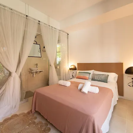 Гостевой дом Sitges Beach Hostal Сиджес