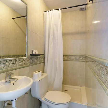 Sitges Beach Hostal Сиджес
