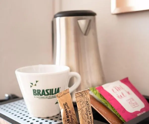 Konukevi Sitges Beach Hostal