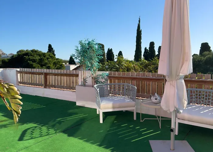 Konukevi Sitges Beach Hostal *