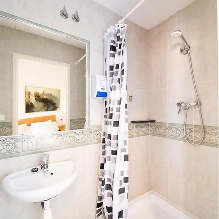 Гостьовий будинок Sitges Beach Hostal Сіджас