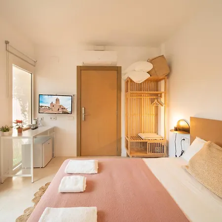 Sitges Beach Hostal Гостьовий будинок Сіджас