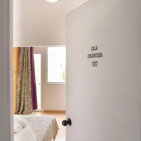 Sitges Beach Hostal Гостьовий будинок Сіджас